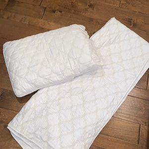 White & Gold Twin Quilt Comforter Set